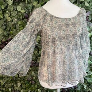 American Eagle Outfitters Top Women’s Blouse Bell Sleeve Peasant size S boho